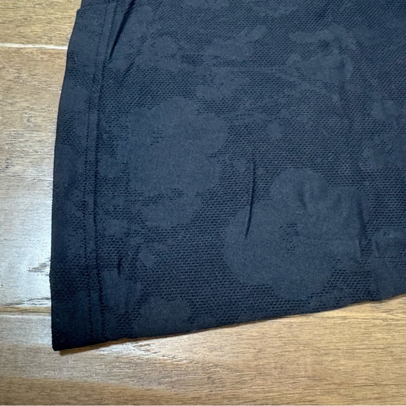 Lululemon Black Lace-Effect Tank Top - Picture 3 of 7